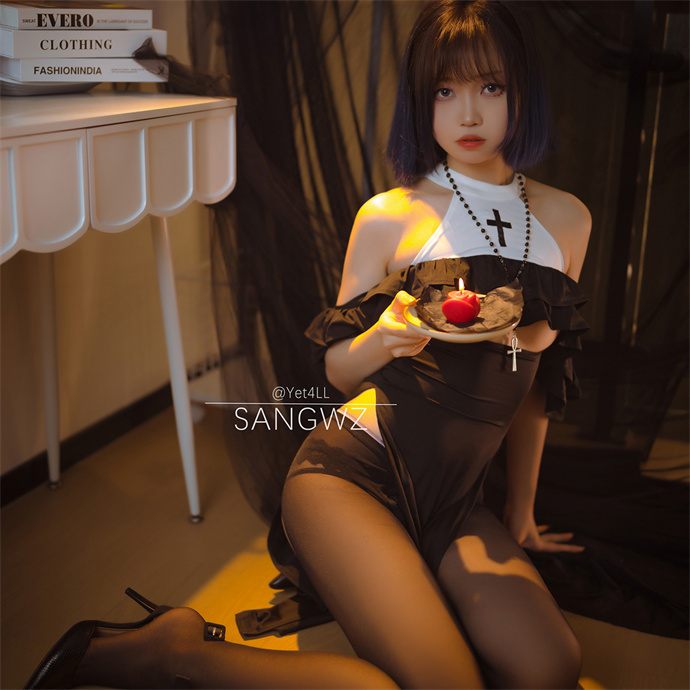 叁月life美女图片：想做修女的狗狗