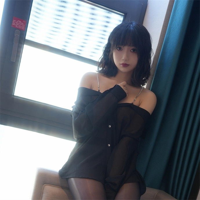 秋名山龙一拍照，少女