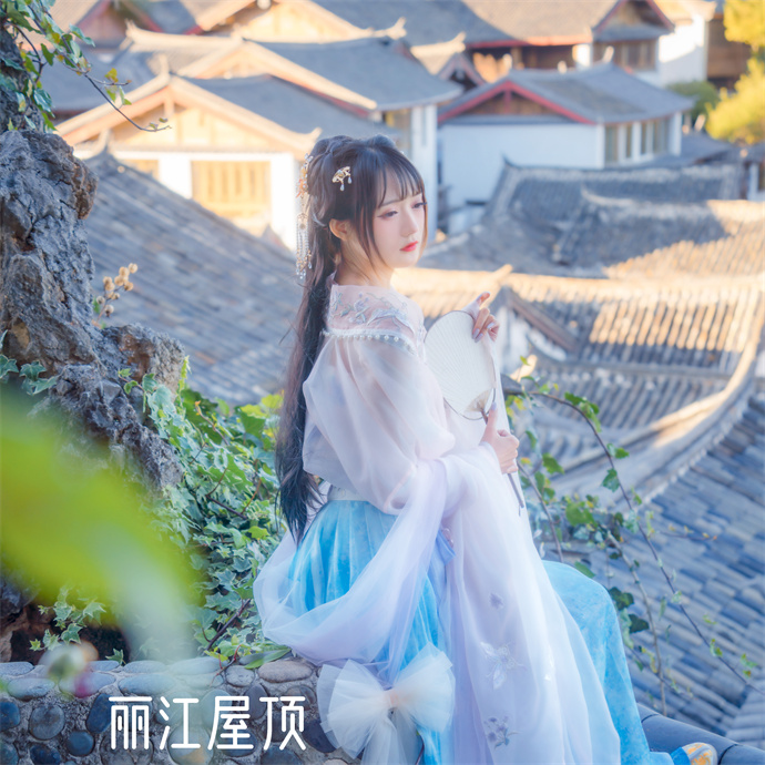 兔子Zzz不吃胡萝卜，丽江屋顶，美如仙女