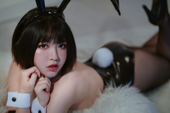 半半子兔女郎，风动的裙裾飘出-拐角萌图