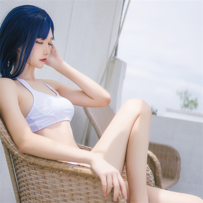南桃motoko莓泳衣，是正经的cos吗