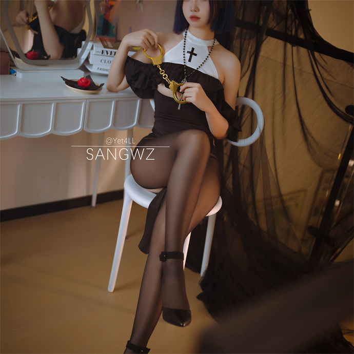叁月life美女图片：想做修女的狗狗