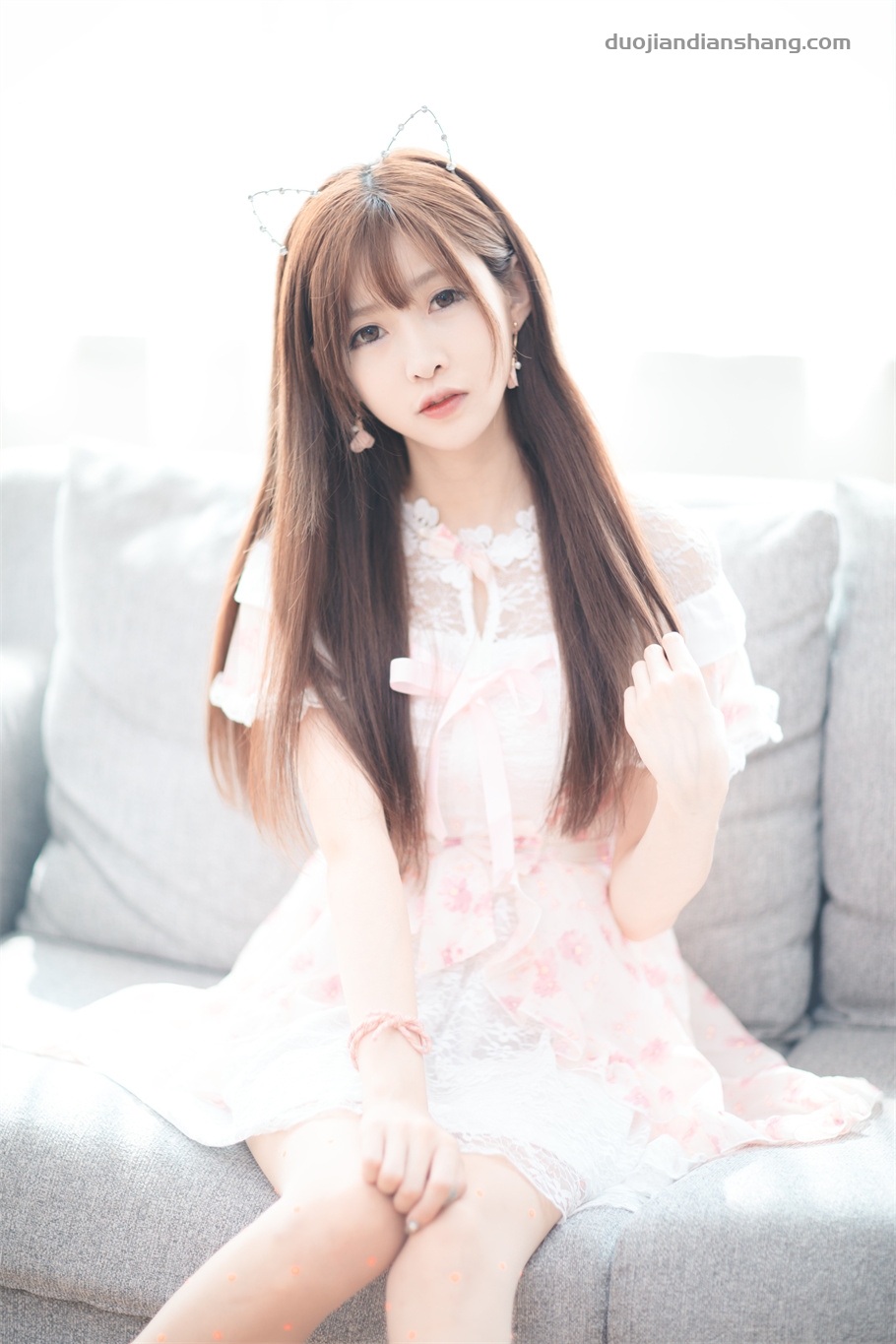 王羽杉粉色连衣裙，一个不太成熟的美少女-拐角萌图